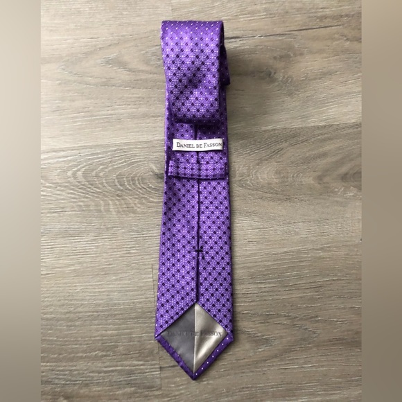 Daniel De Fasson Men’s Purple Textured design Tie. 100% Silk - Picture 4 of 5